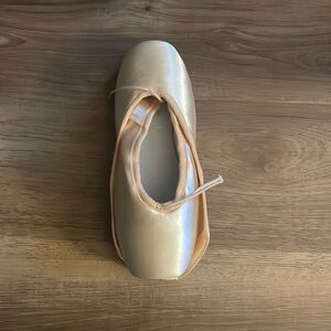 freed studio pointe shoes size 7.5 E